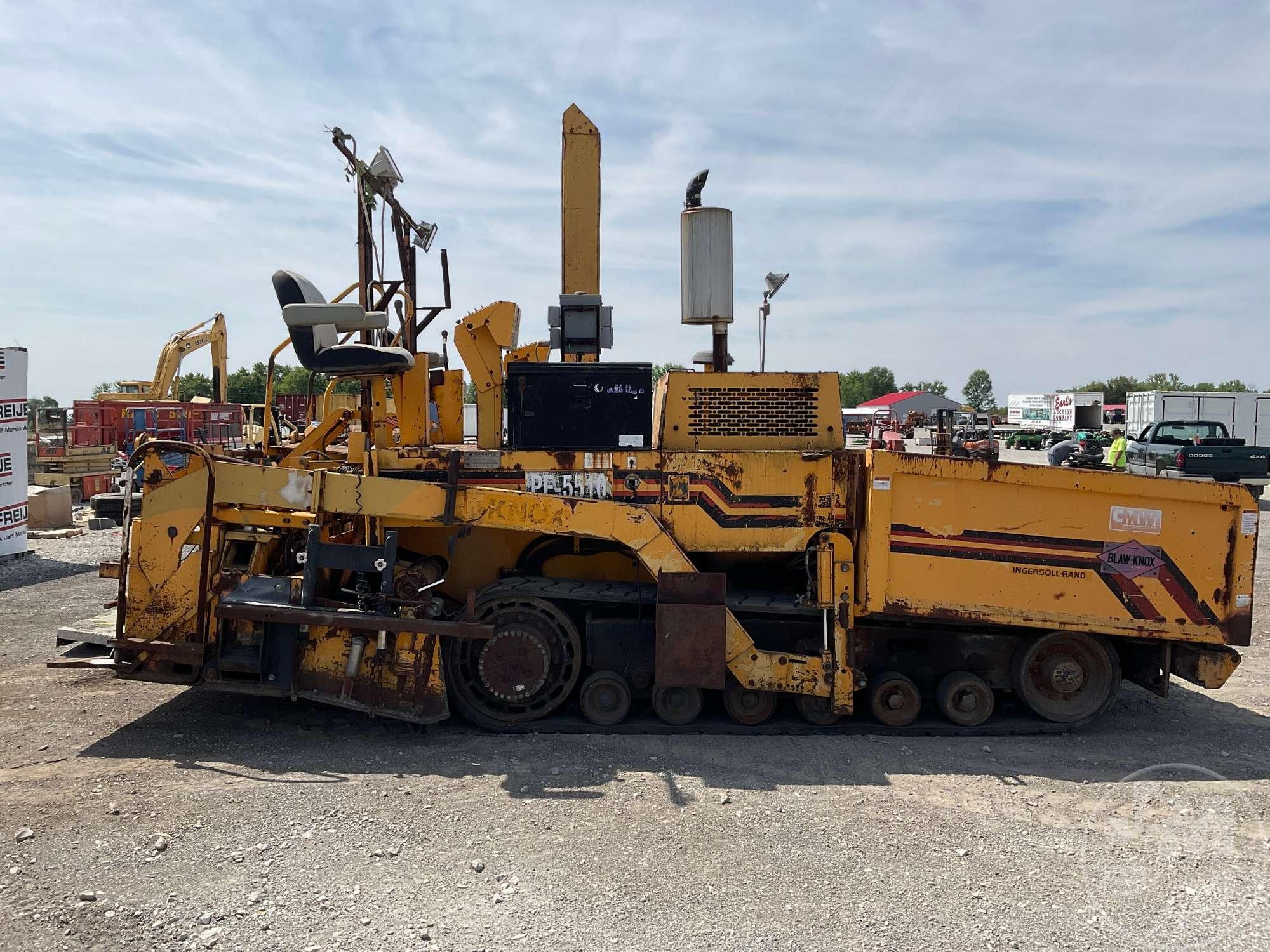 BLAW KNOX PF-5510 CRAWLER ASPHALT PAVER CRAWLER ASPHALT PAVER SN: 551012-04