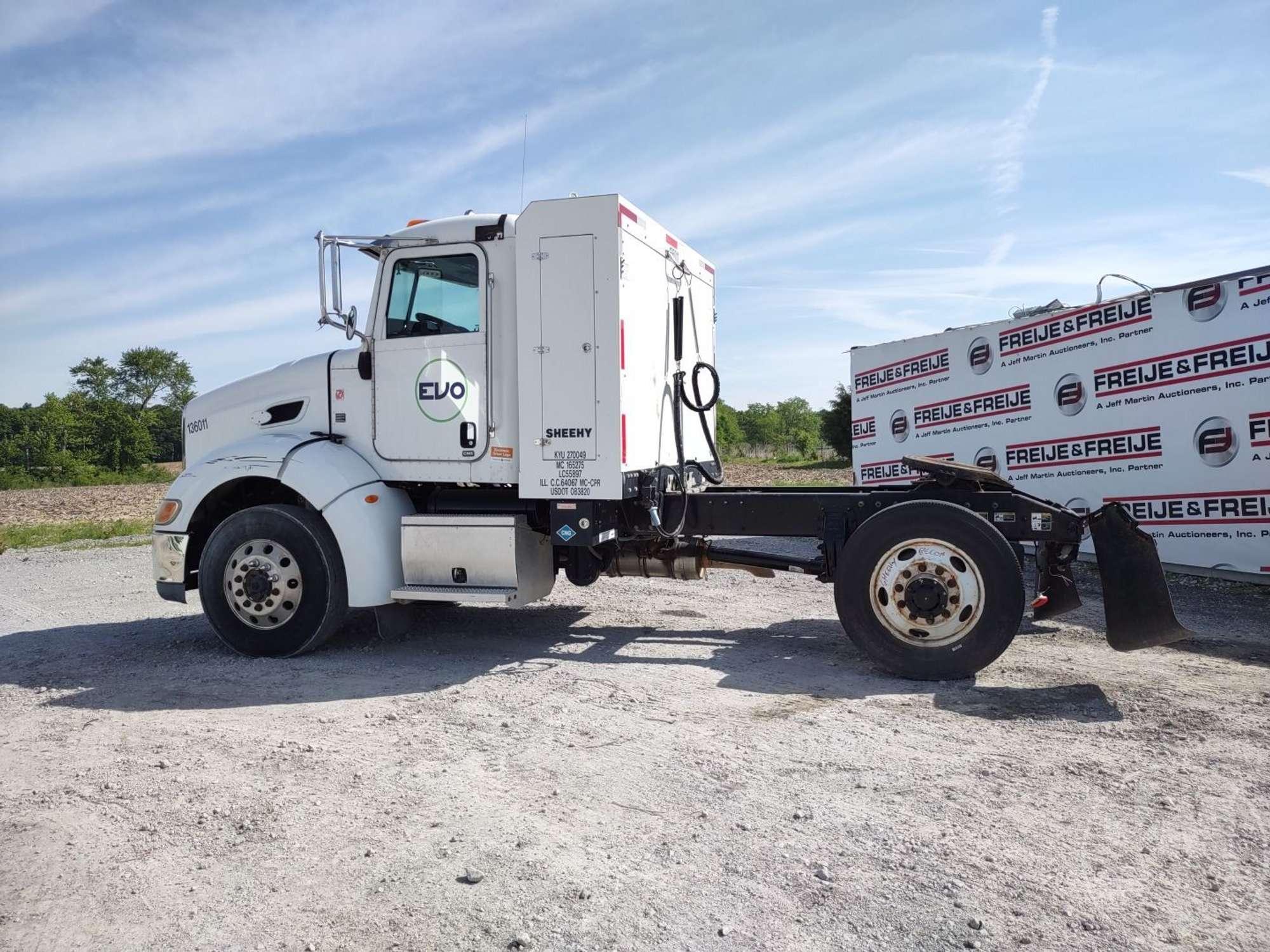 2013 PETERBILT 384 SINGLE AXLE DAY CAB TRUCK TRACTOR 1NPVA28X9DD189335