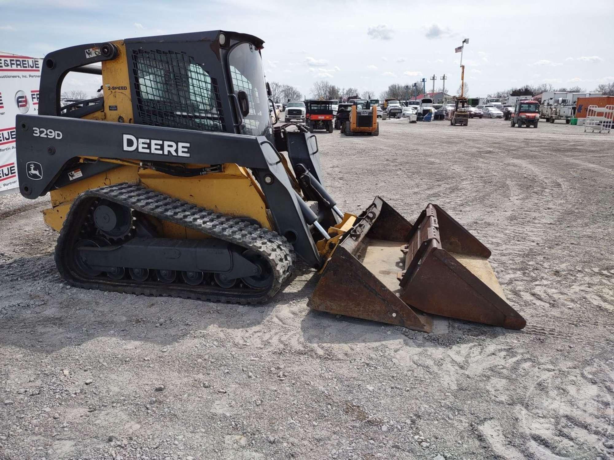 2011 DEERE MODEL 329D MULTI TERRAIN LOADER SN: T0329DK180076