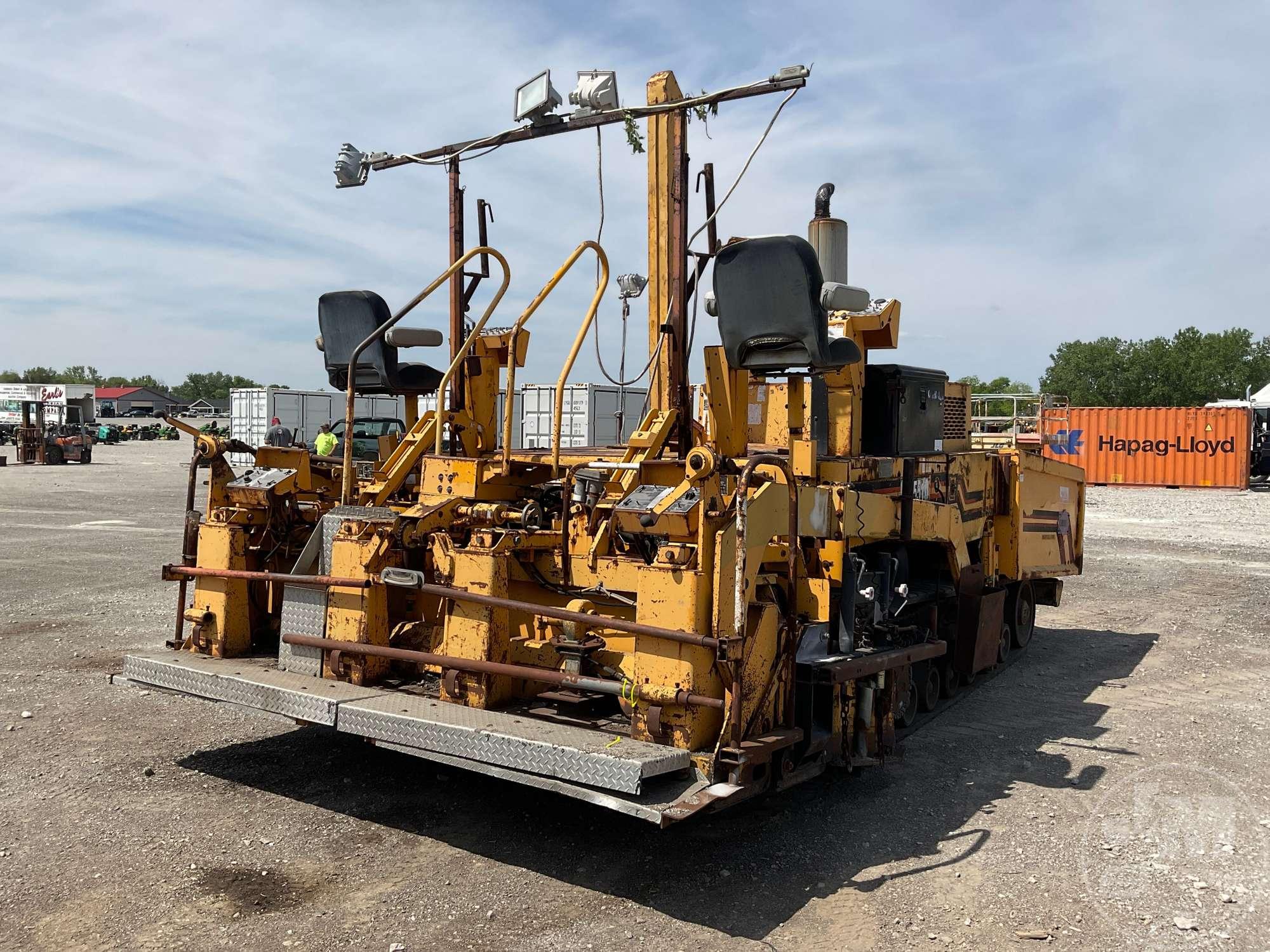 BLAW KNOX PF-5510 CRAWLER ASPHALT PAVER CRAWLER ASPHALT PAVER SN: 551012-04