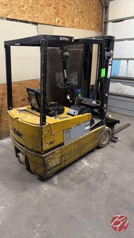 Yale Electric 3-Stage Forklift W/ Charger