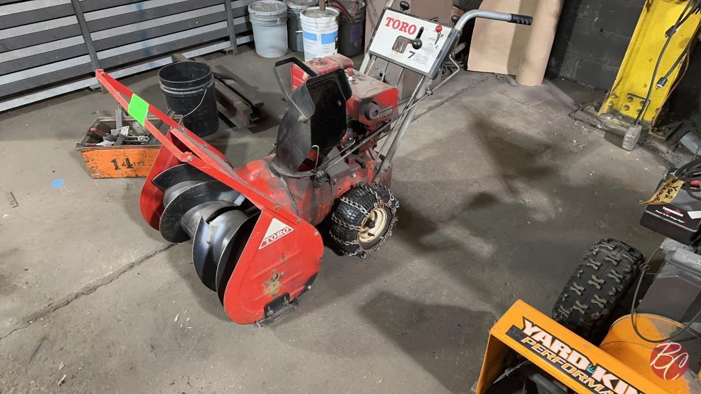 TORO 726 Gas Powered Snow Blower W/ Chain Tires