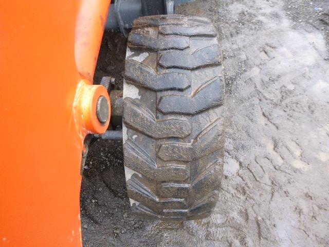 05 Kubota L39 Tractor (QEA 8911)