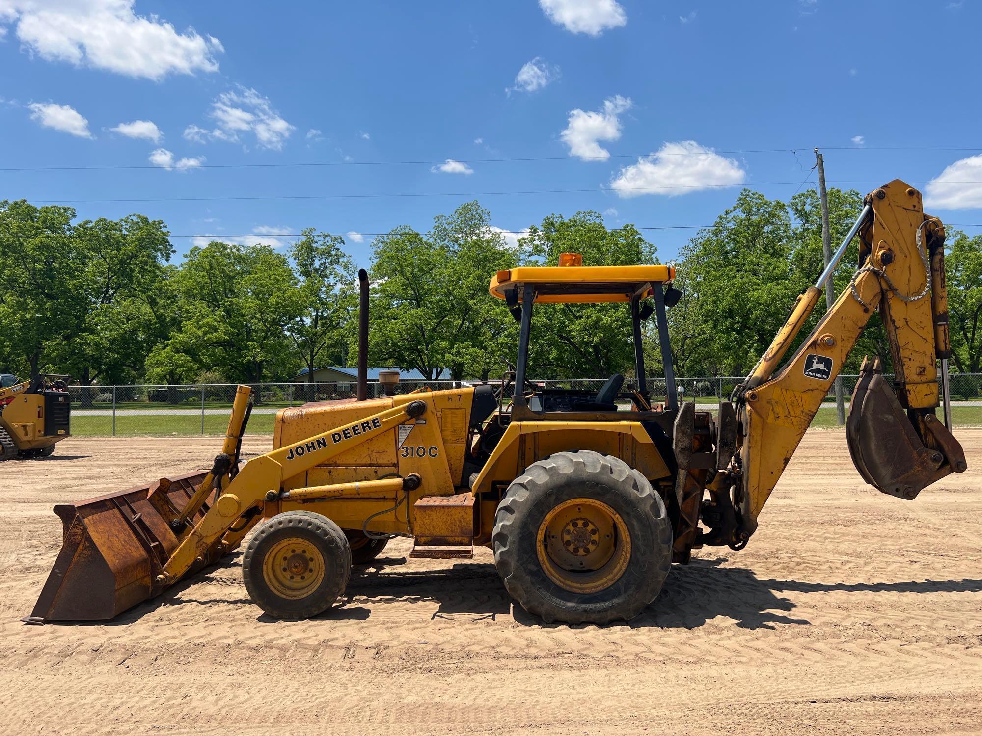 1990 JOHN DEERE 310C BACKHOE