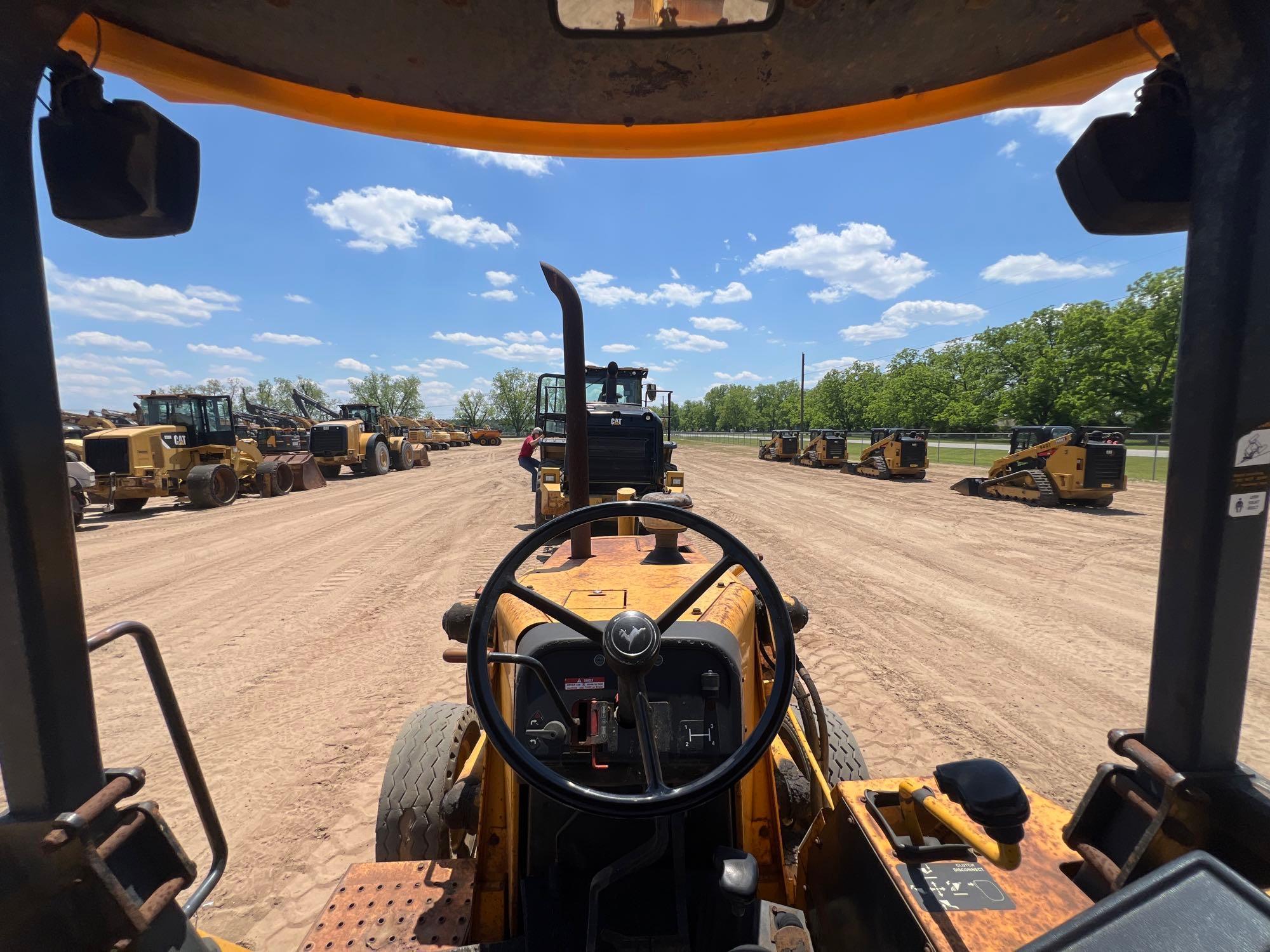 1990 JOHN DEERE 310C BACKHOE