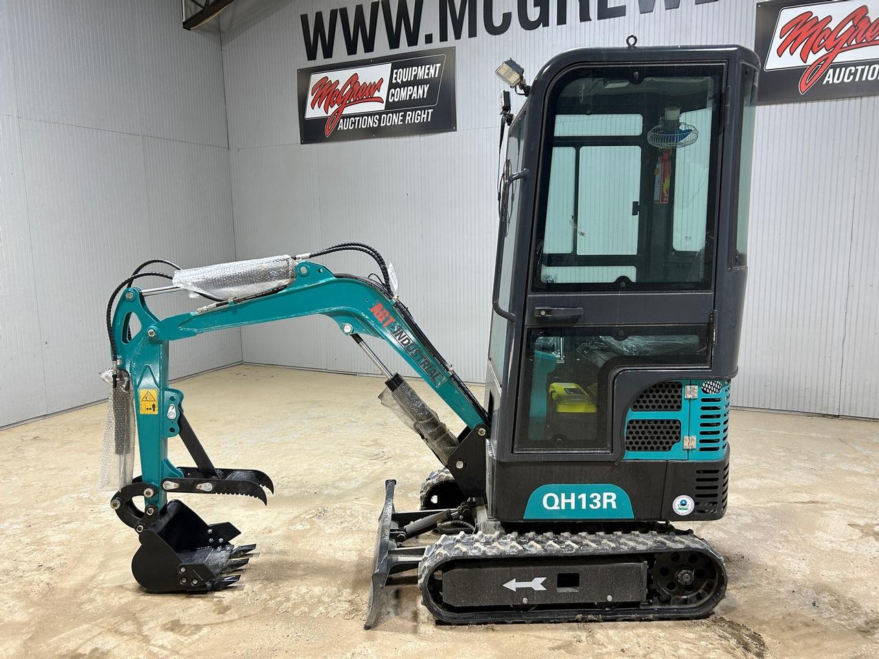 AGROTK QH13R Mini Excavator