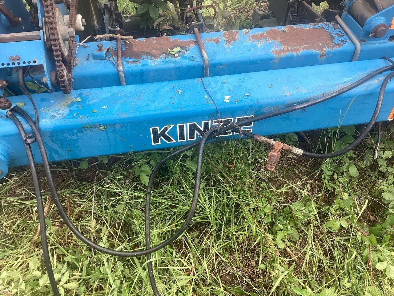 Kinze 2100 12 3PT Row Planter