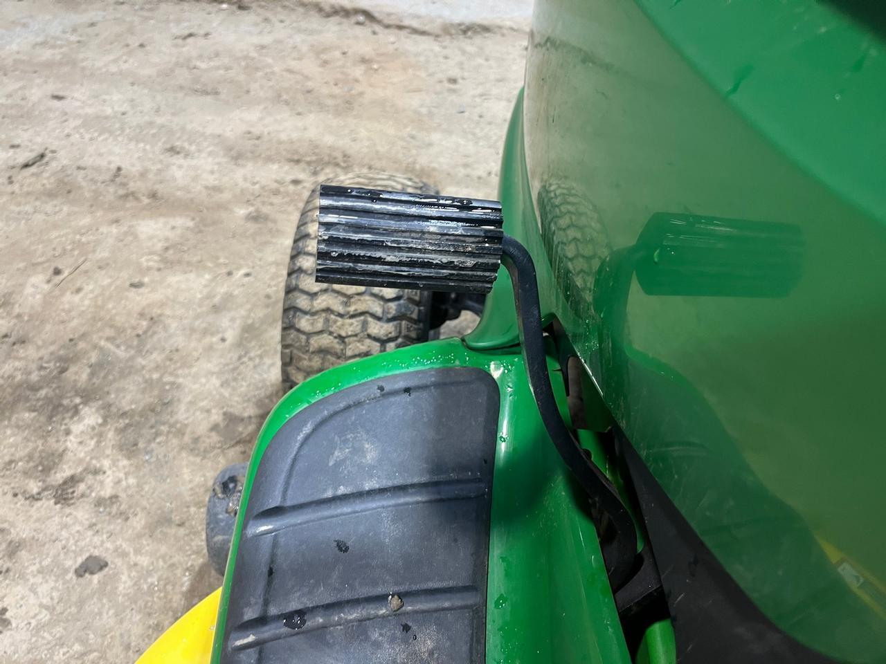 John Deere LT150 Lawn Tractor