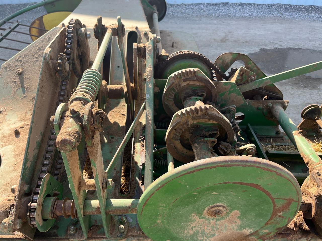 John Deere 24T Square Baler