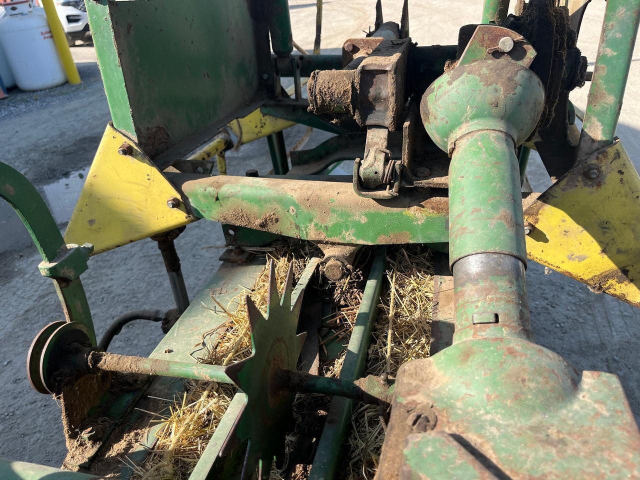 John Deere 24T Square Baler