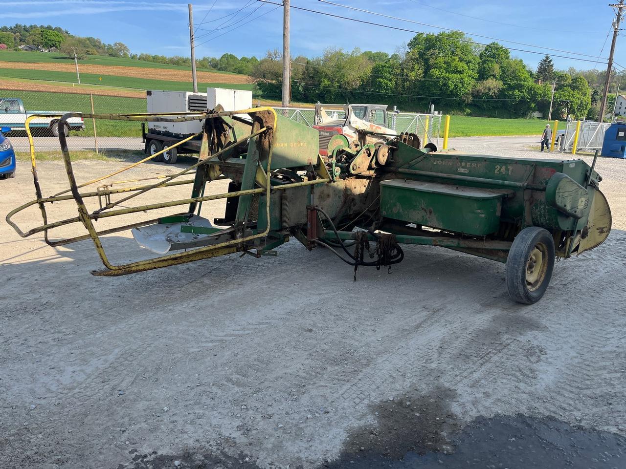 John Deere 24T Square Baler