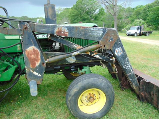 JOHN DEERE 2440 TRACTOR