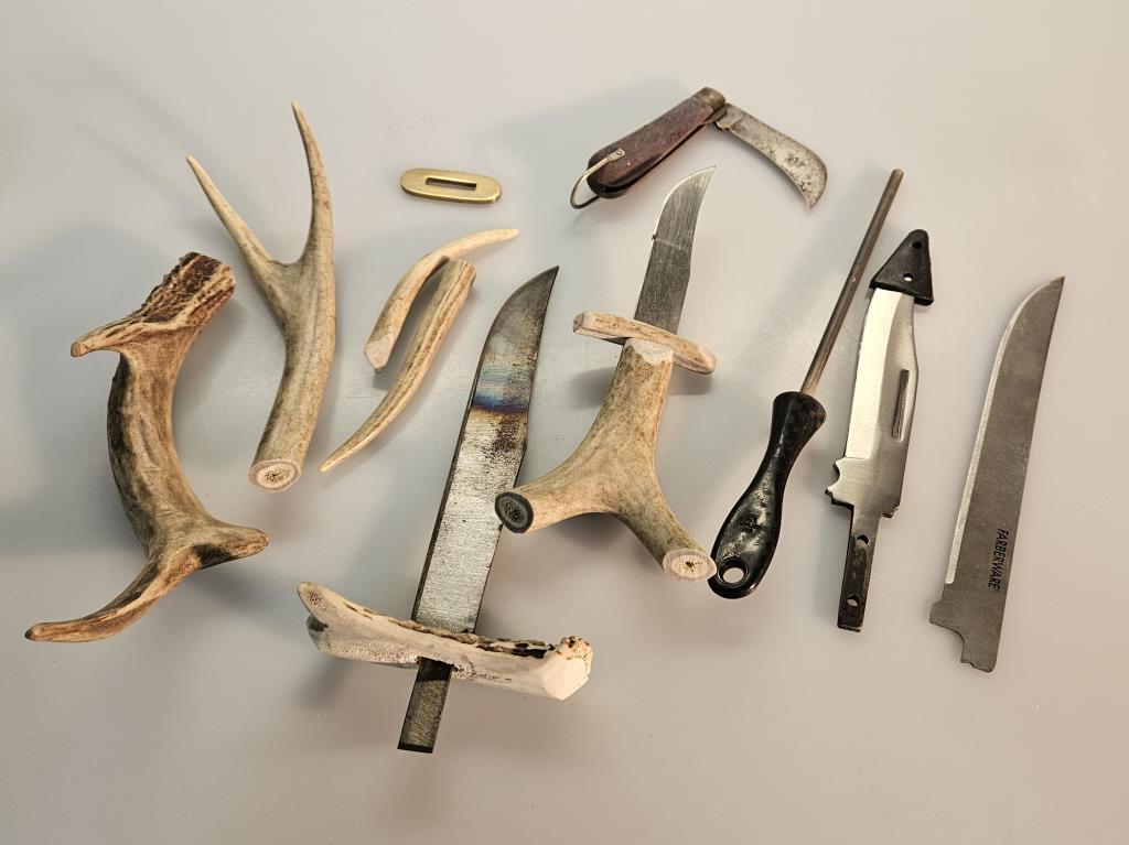 Custom Knifemaker Blades & Hilt Antlers