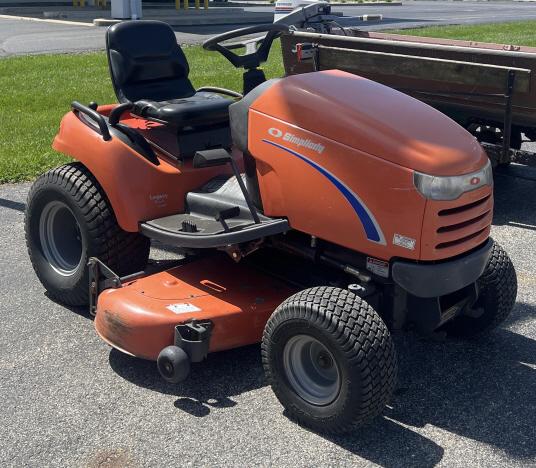 Simplicity Legacy 60Ó Riding Lawn Tractor