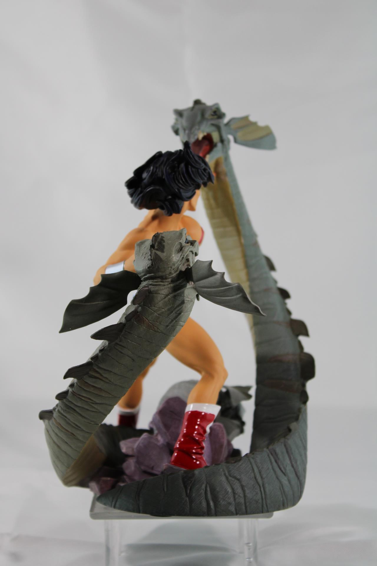 WONDER WOMAN VS SERPENTS LIMITED EDITION STATUE