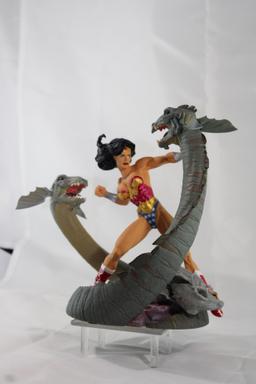 WONDER WOMAN VS SERPENTS LIMITED EDITION STATUE