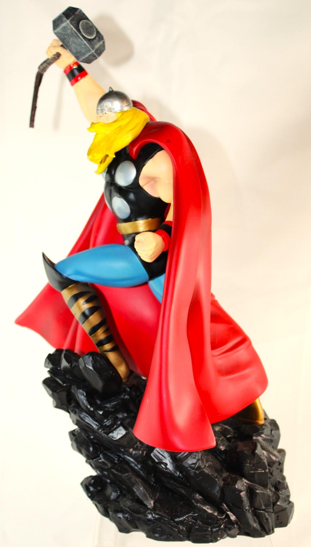 THE MIGHTY THOR DELUXE STATUE
