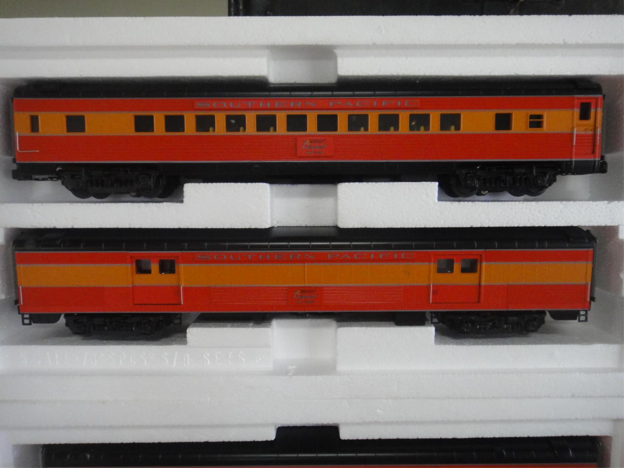 MTH 2 -- 2 CAR SOUTHERN PACIFIC ADD ON PASS SETS