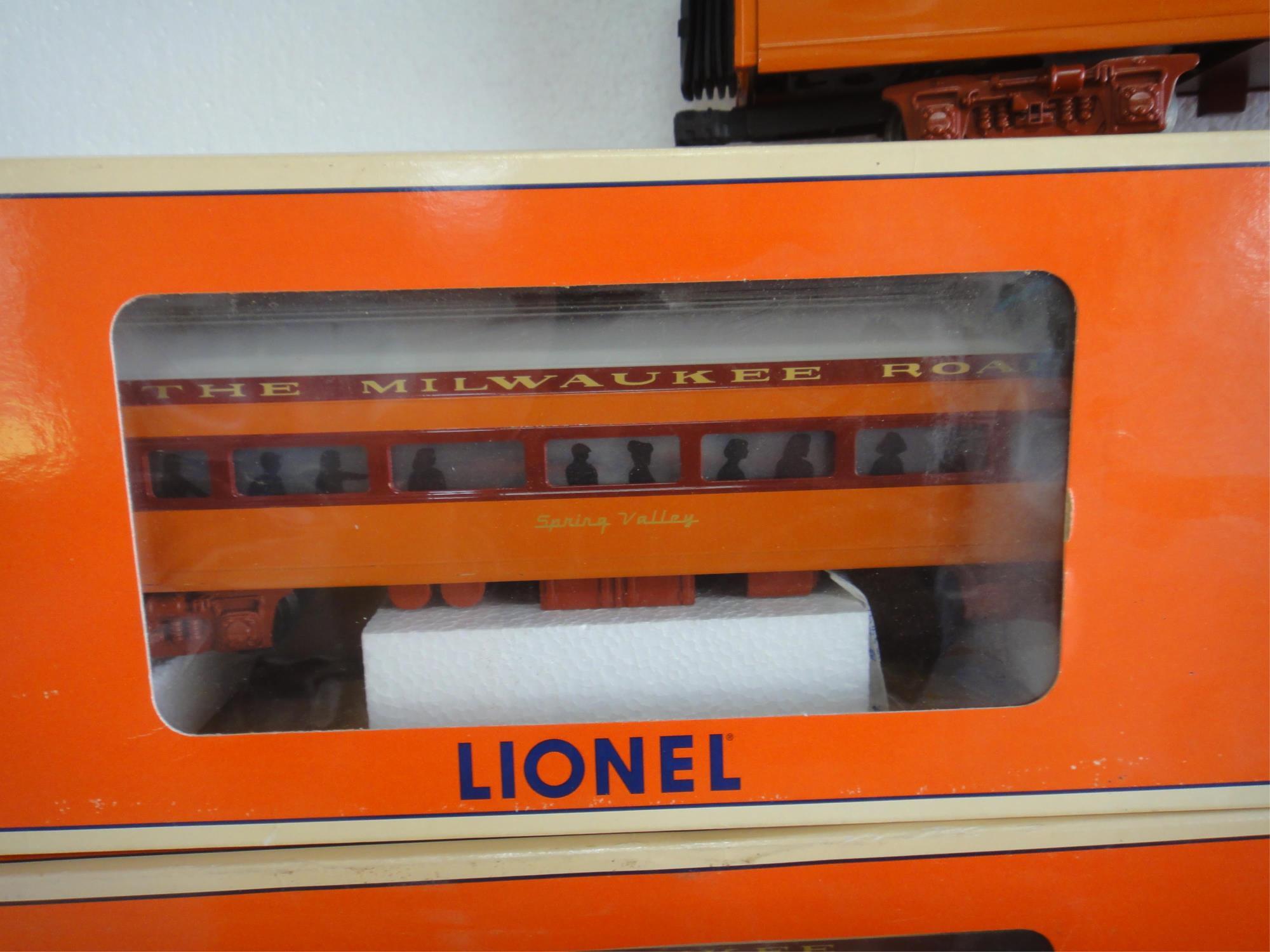 LIONEL 5  ALUMINUM PASSENGER CARS MILWAUKEE RD