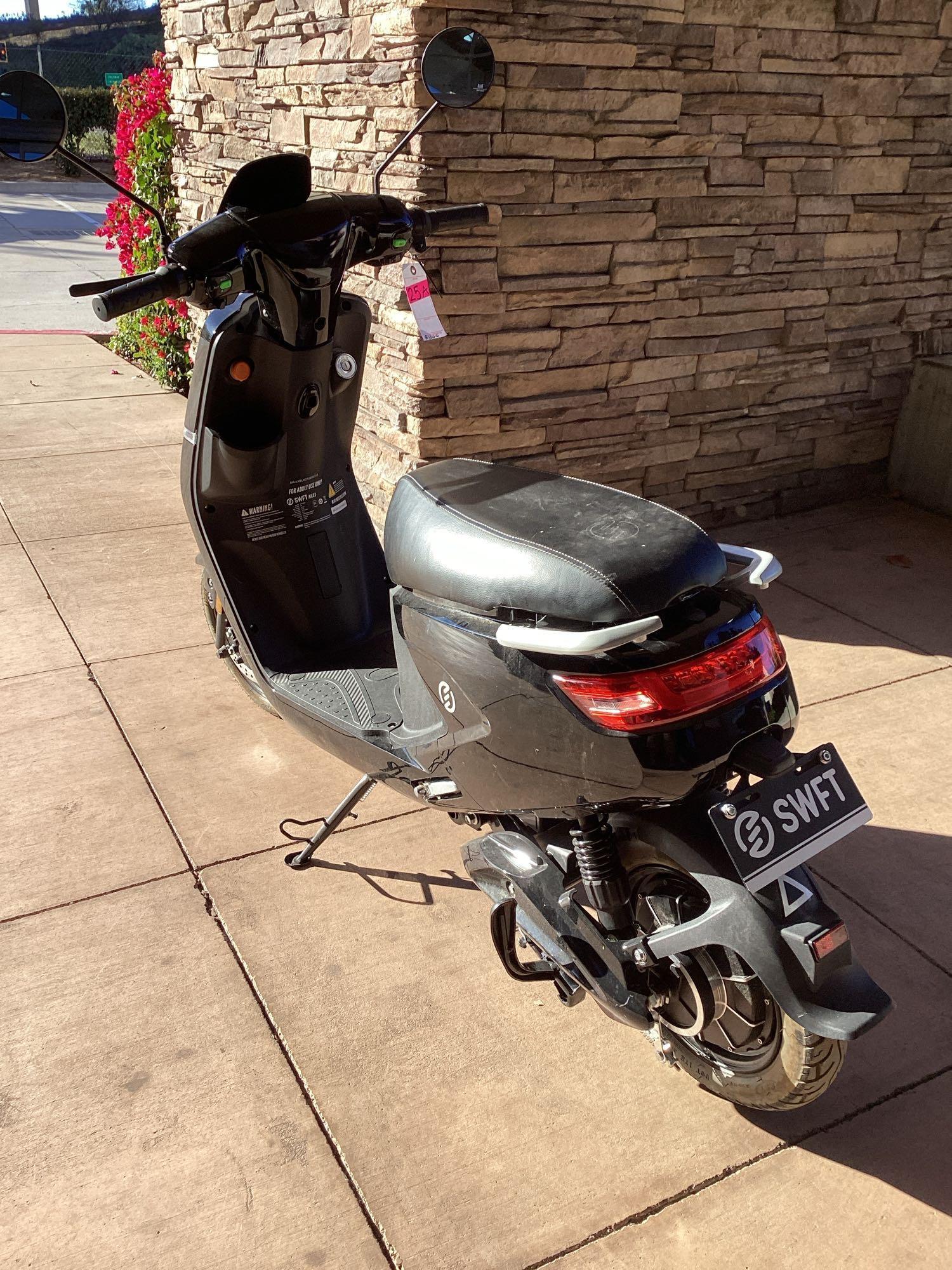 SWFT Maxx Electric Moped