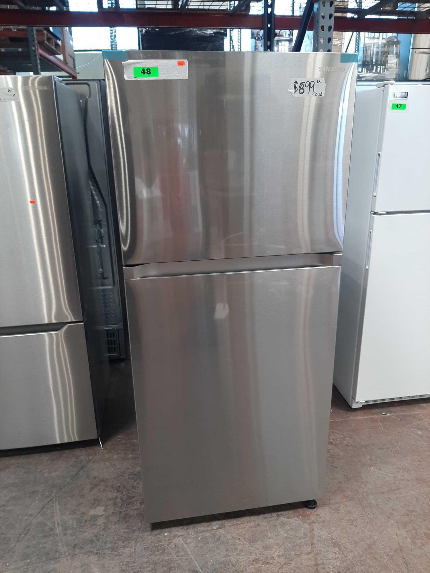 Samsung 17.6 cu. ft. Top Freezer Refrigerator*COLD*UNUSED*