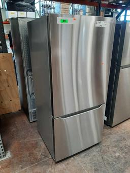 Insignia 18.6 Cu. Ft. Bottom Freezer Refrigerator*COLD*PREVIOUSLY INSTALLED*