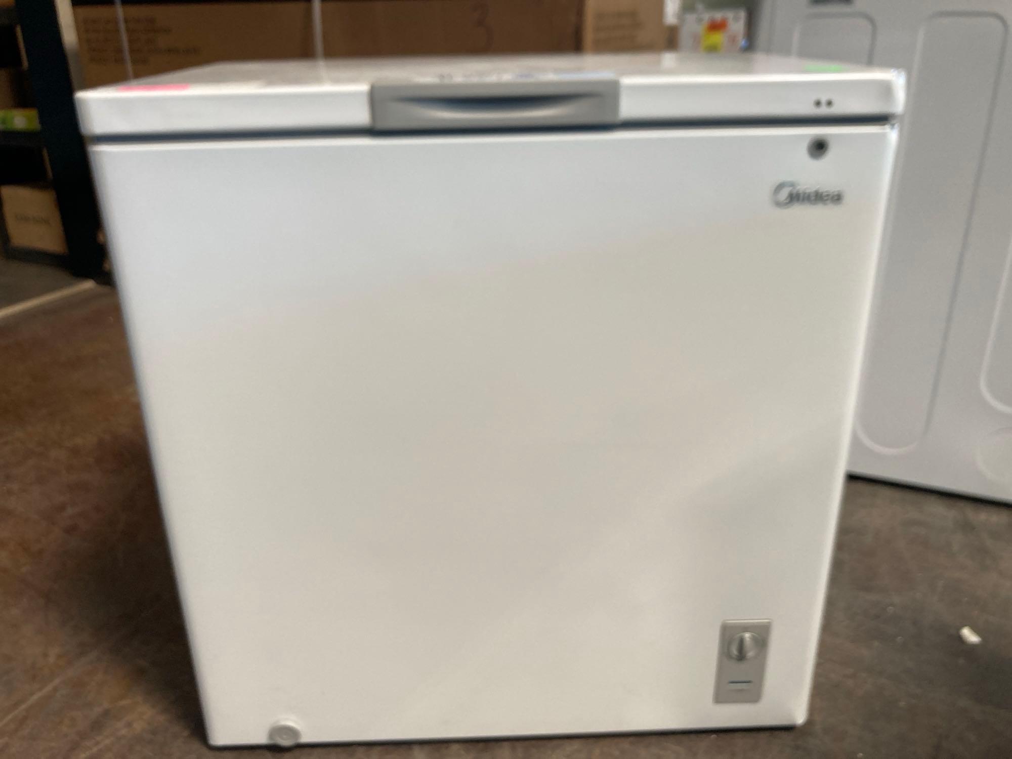 Midea 7.0 cu. ft. Convertible Chest Freezer*COLD*UNUSED*