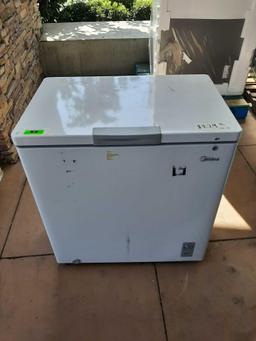 Midea 7.0 cu. ft. Convertible Chest Freezer*COLD*PREVIOUSLY INSTALLED*