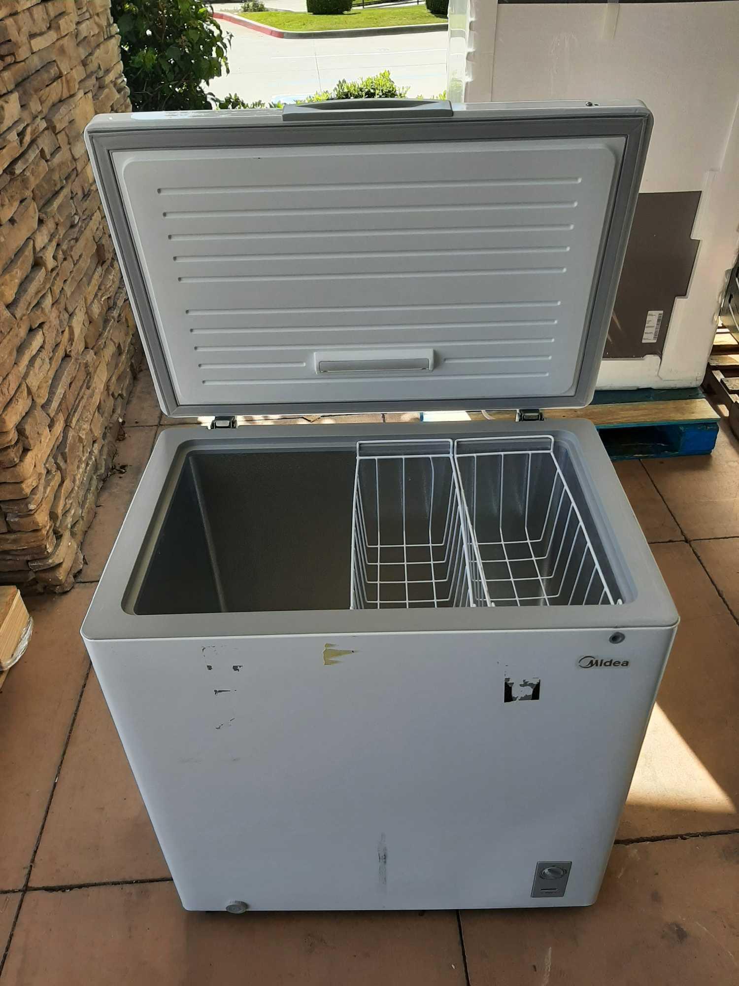 Midea 7.0 cu. ft. Convertible Chest Freezer*COLD*PREVIOUSLY INSTALLED*
