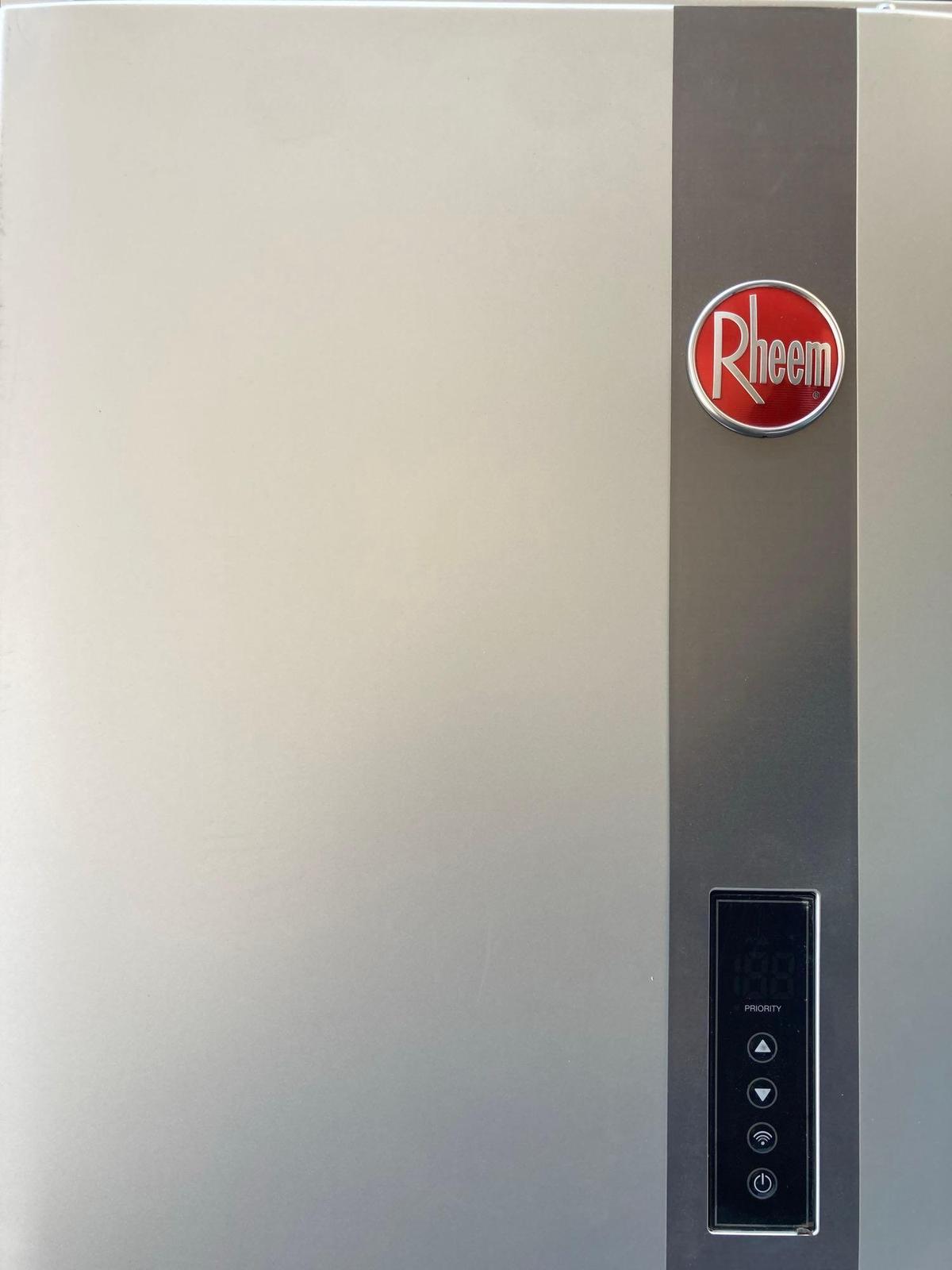 Rheem Performance Platinum 9.5 GPM Natural Gas Super High Efficiency Indoor Smart Tankless Water