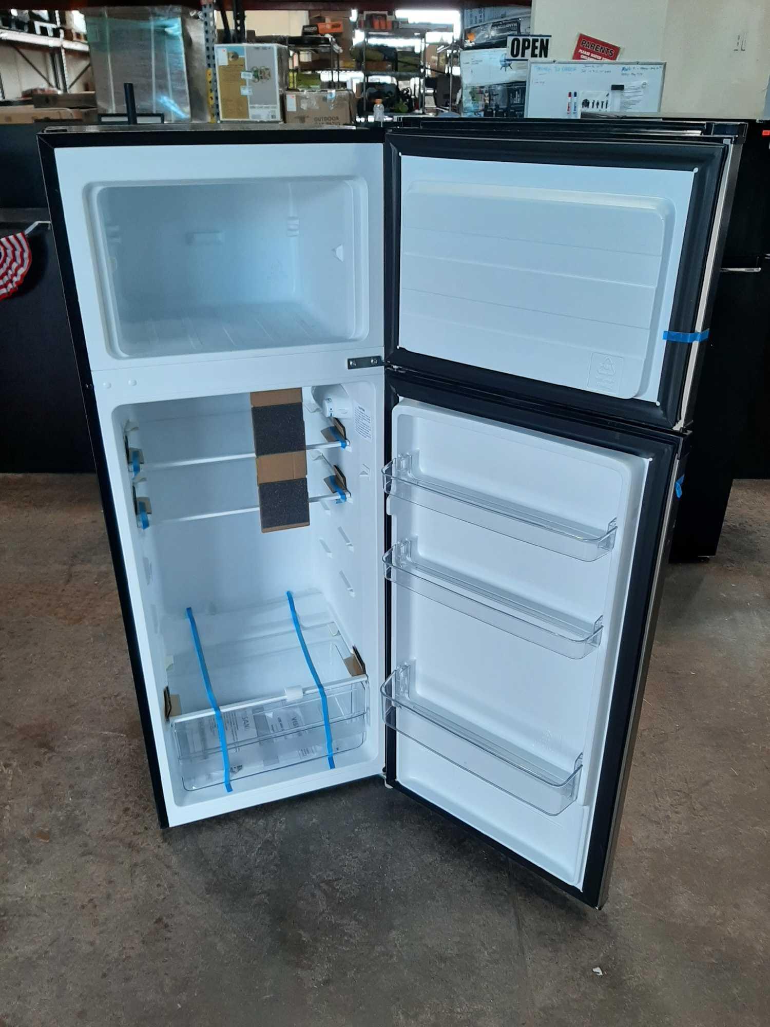 VISSANI 7.1 cu. ft. Top Freezer Refrigerator*COLD*PREVIOUSLY INSTALLED*MISSING*