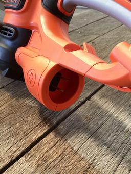 Black + Decker 120V 20in Electric Hedge Trimmer*TURNS ON*