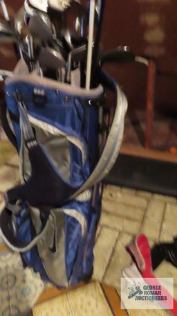 Pepsi golf bag with clubs