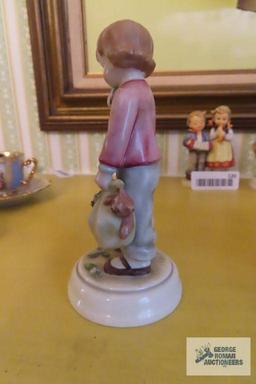 Goebel Boy...figurine Lore 241, 1968