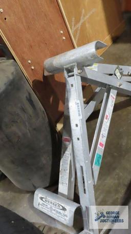 Pair of aluminum ladder jacks