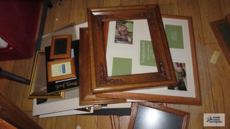 Large variety of picture frames, mostly wooden