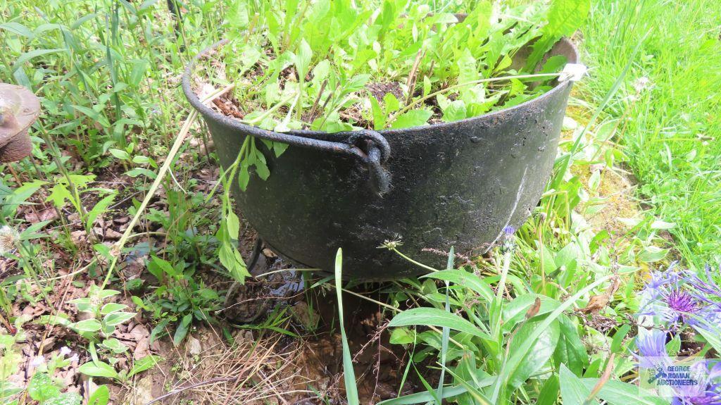 Cast iron cauldron