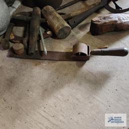 Lot of antique tools, cast iron smelting pot, wooden shoe form and etc