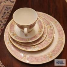 Lenox Classics Collection luncheon set. Venetian marble pattern