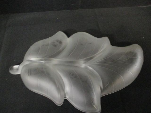 Frosted Glass Divided Leaf Dish