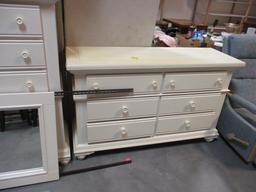 Broyhill 2 over 4 Dresser w/mirror