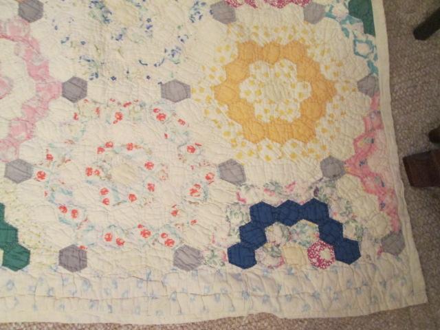 Vintage Hand Stitched Flower Pattern Quilt