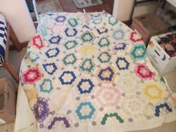 Vintage Hand Stitched Flower Pattern Quilt