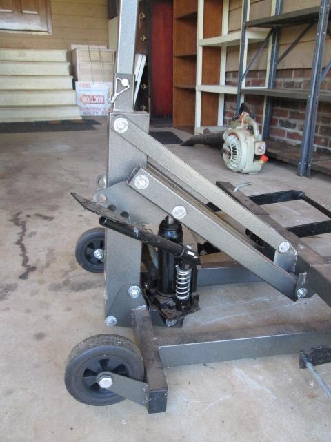 Pittsburgh 300lb. lawnmower Lift