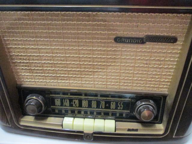 Vintage 1957 Electrically Restored Grundig Majestic Model 941 W Tube Table Top Radio