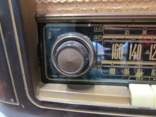 Vintage 1957 Electrically Restored Grundig Majestic Model 941 W Tube Table Top Radio