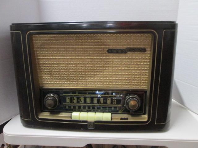 Vintage 1957 Electrically Restored Grundig Majestic Model 941 W Tube Table Top Radio