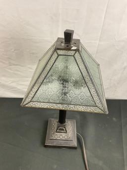 Beautiful Leaded glass lamp with 2 string pulls & Composite base - See pics