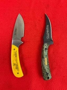 2 pcs Modern Schrade Steel Fixed Blade Hunting Knives Models 17-27 & 152OTBC w/ Sheathes. See pics.