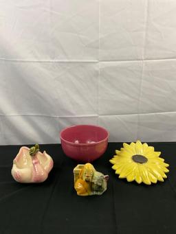 4 pcs Vintage Decorative Ceramic Vessels. 1x McCoy Mixing Bowl, 1x Hull 80 Duck Planter. See pics.